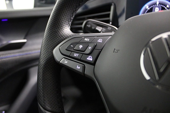 Volkswagen Passat 16 of 22