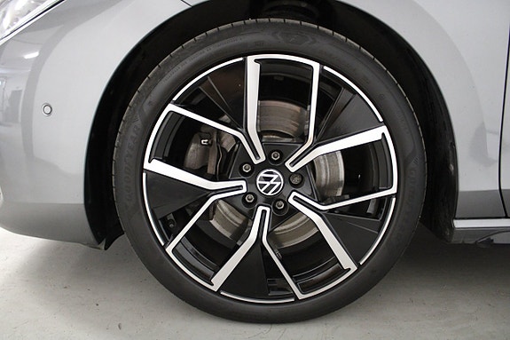 Volkswagen Passat 9 of 22