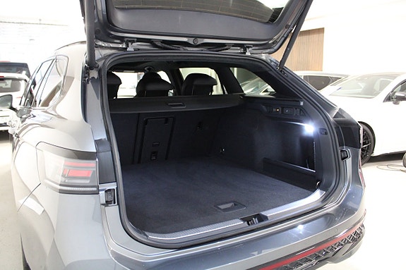 Volkswagen Passat 10 of 22