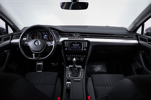 Volkswagen Passat Alltrack 17 of 30