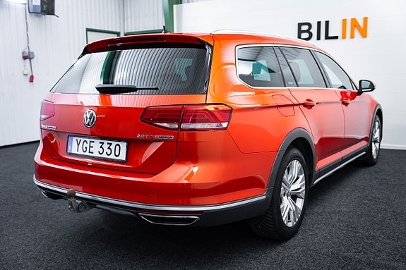Volkswagen Passat Alltrack 12 of 30