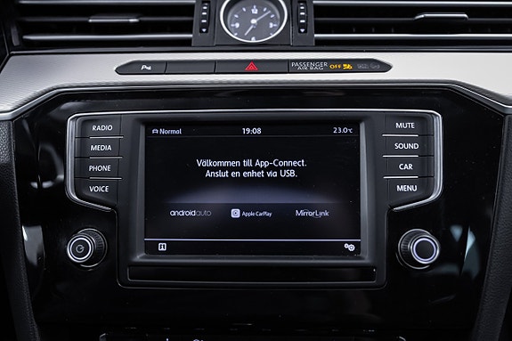 Volkswagen Passat Alltrack 19 of 30