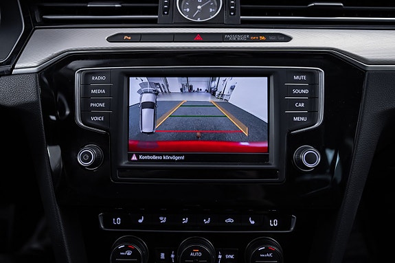 Volkswagen Passat Alltrack 18 of 30