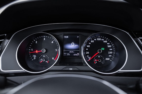 Volkswagen Passat Alltrack 21 of 30