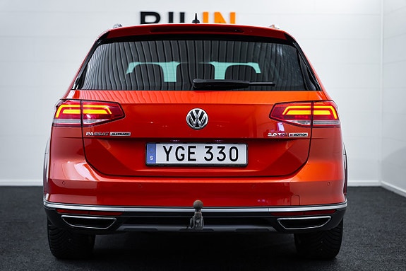 Volkswagen Passat Alltrack 11 of 30