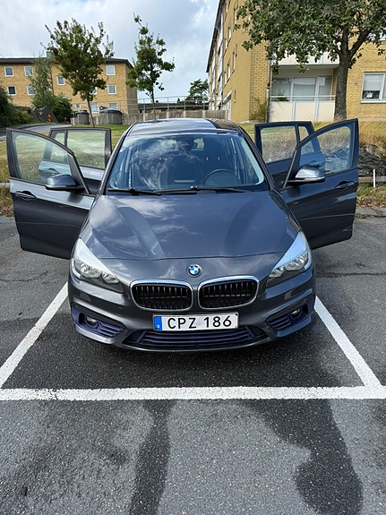BMW 218d 8 of 16