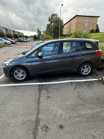 BMW 218d 2 of 16