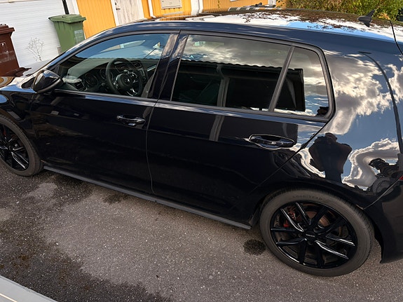 Volkswagen Golf VII 3 of 9