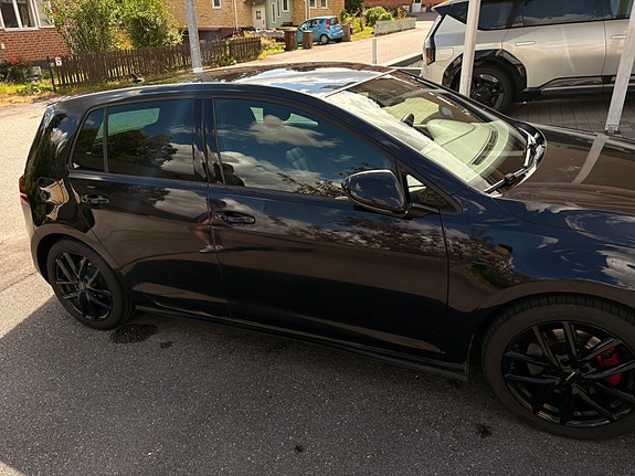 Volkswagen Golf VII 9 of 9
