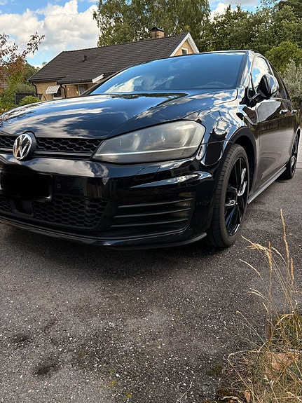 Volkswagen Golf VII 4 of 9