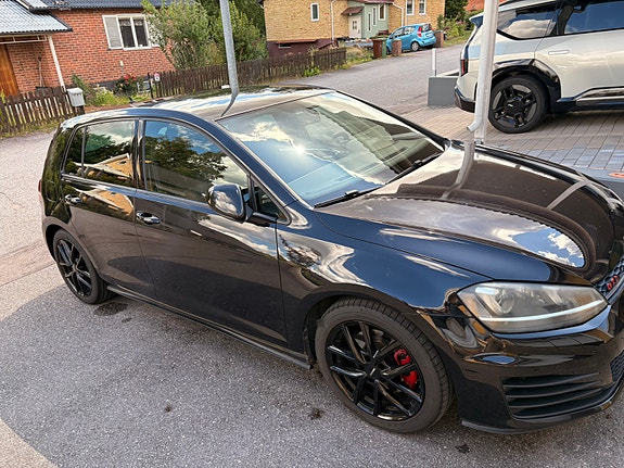 Volkswagen Golf VII 7 of 9