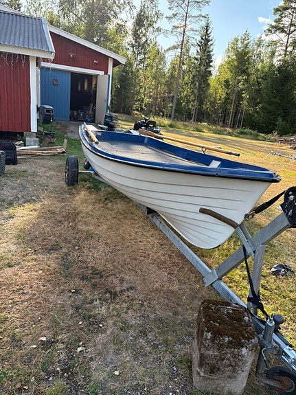Fiskebåt med 4.5hk mercury inkl 30kärra 4 of 5