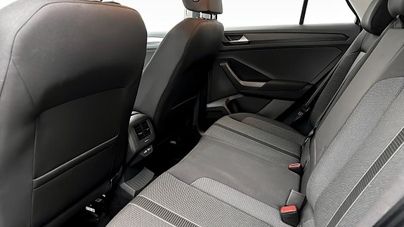 Volkswagen T-Roc 11 of 19
