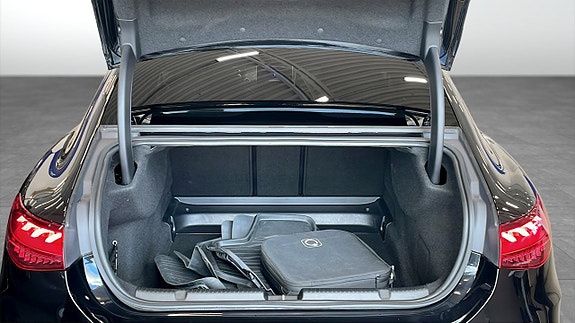 Mercedes-Benz EQE300 10 of 12