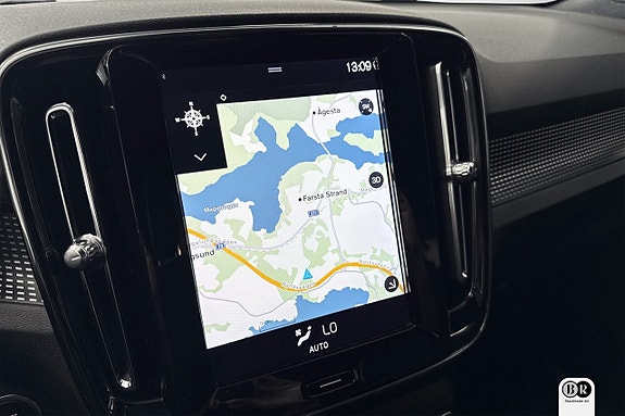 Volvo XC40 12 of 18