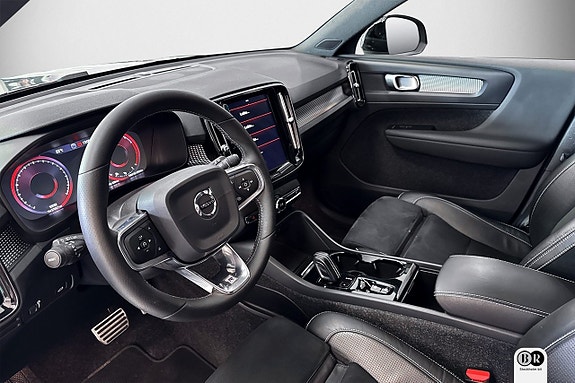 Volvo XC40 7 of 18
