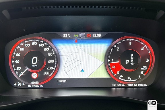 Volvo XC40 10 of 18