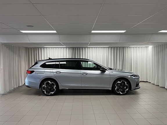 Skoda Superb 2 of 11