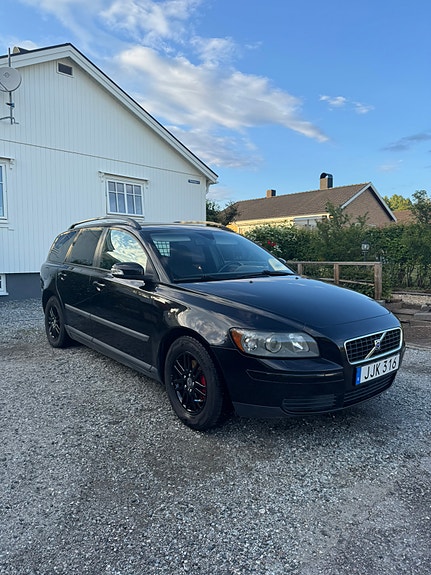 Volvo V50 3 of 5