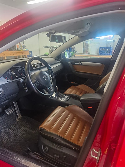 Volkswagen Passat Alltrack 3 of 3