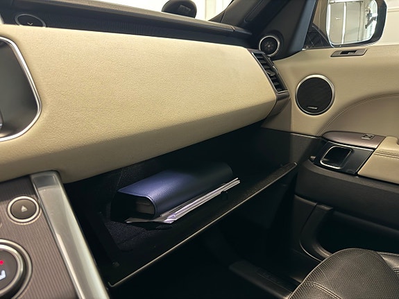 Land Rover Range Rover Sport 16 of 26