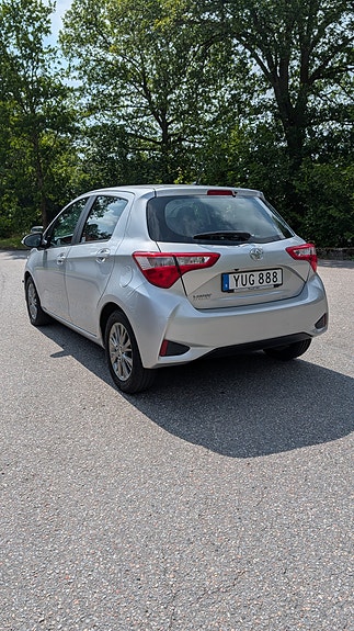 Toyota Yaris 3 of 7