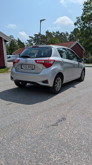 Toyota Yaris 4 of 7
