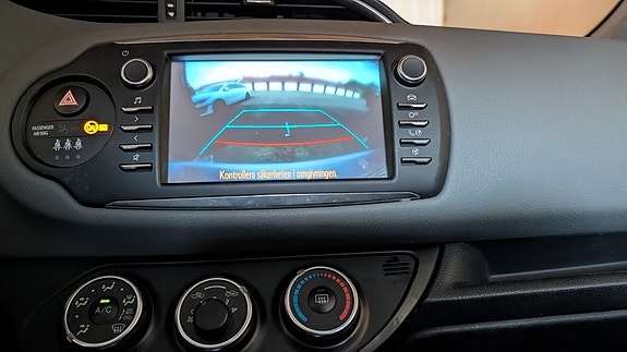 Toyota Yaris 6 of 7