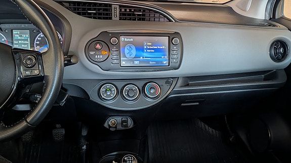 Toyota Yaris 5 of 7