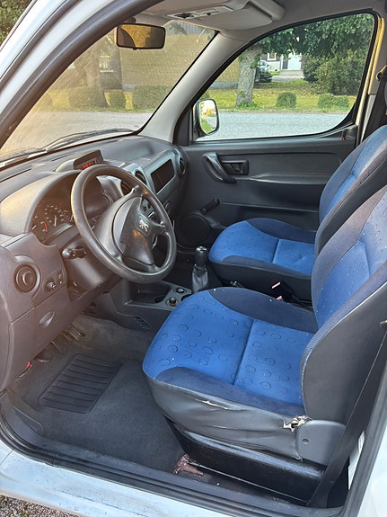 Peugeot Partner 7 of 9