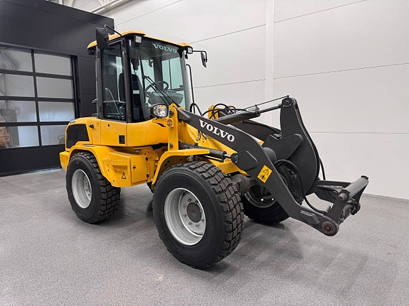 Volvo L30g med nya snödäck 3 of 5