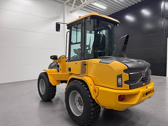 Volvo L30g med nya snödäck 4 of 5