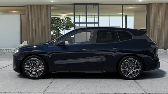 BMW iX 4 of 13