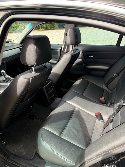 BMW 330d 5 of 5