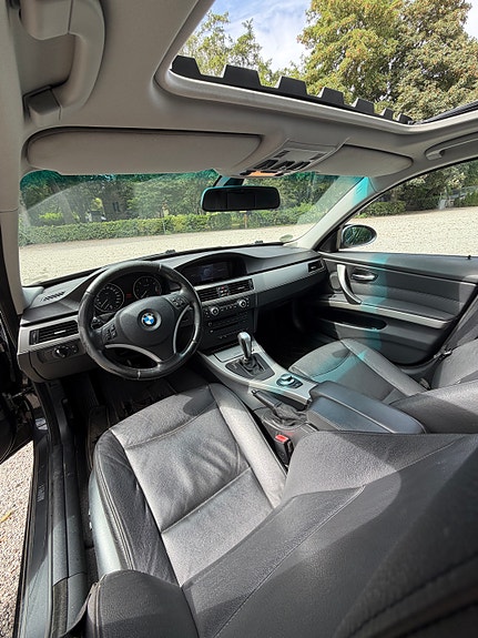 BMW 330d 4 of 5