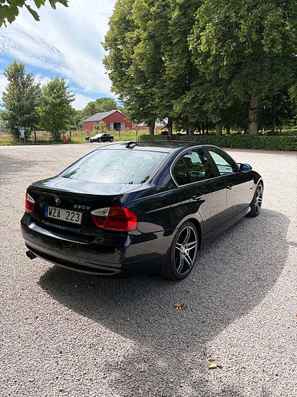 BMW 330d 2 of 5