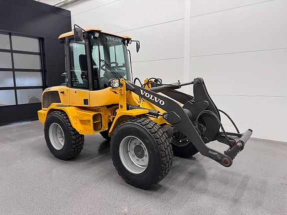 Volvo L30G  med nya snödäck 3 of 5