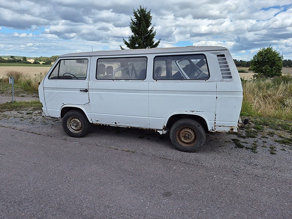 Volkswagen Caravelle 2 of 2