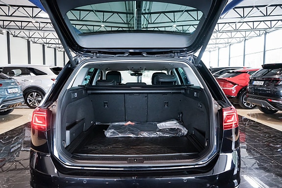 Volkswagen Passat 9 of 30