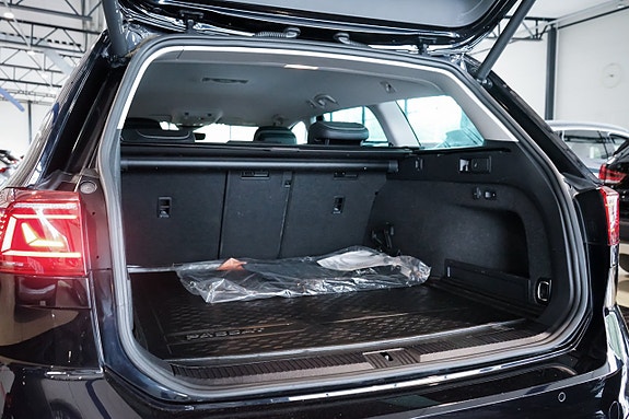 Volkswagen Passat 10 of 30