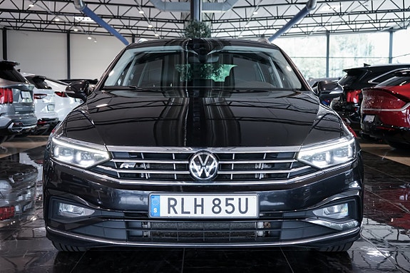 Volkswagen Passat 3 of 30