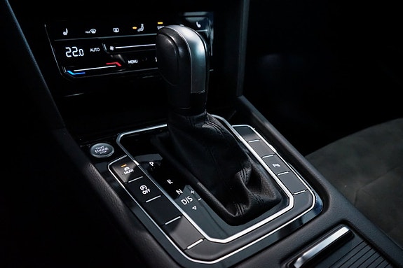 Volkswagen Passat 22 of 30