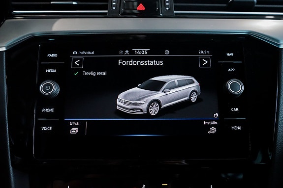 Volkswagen Passat 17 of 30