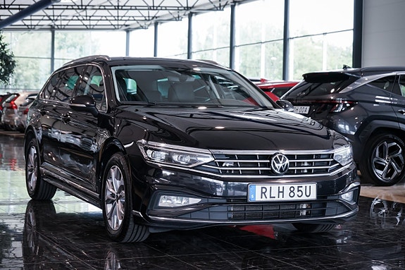 Volkswagen Passat 2 of 30