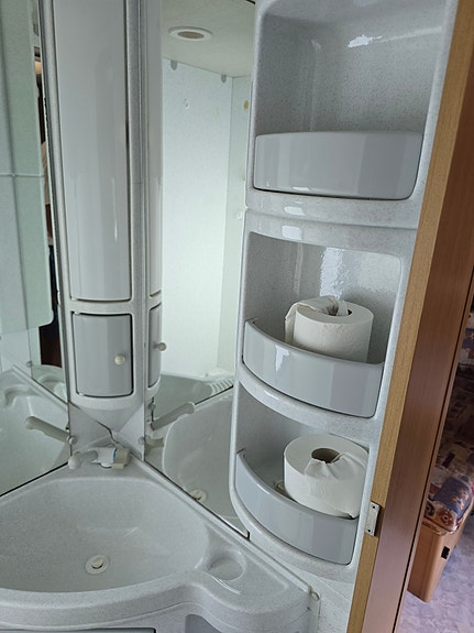 Adria Unica B 562 Ul 9 of 12