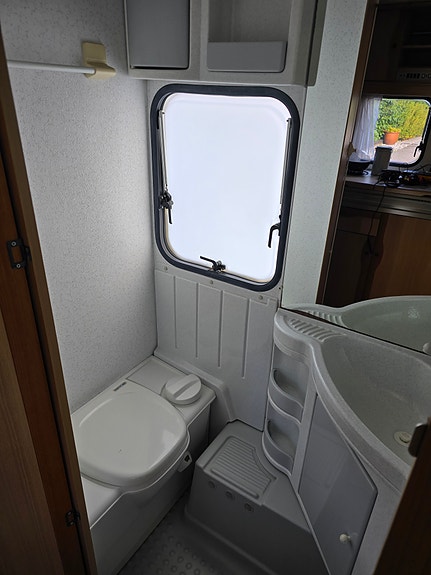 Adria Unica B 562 Ul 8 of 12