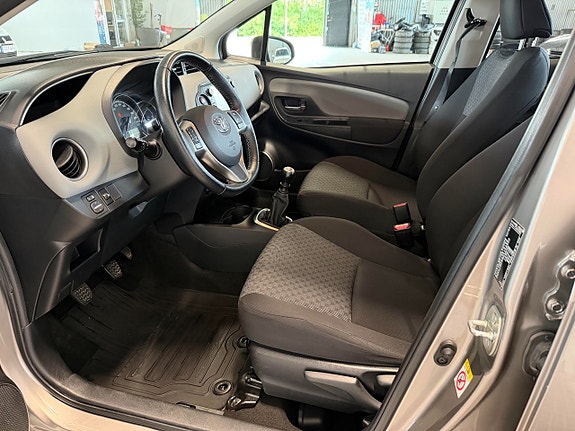 Toyota Yaris 10 of 17