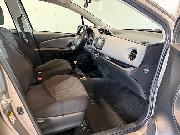 Toyota Yaris 16 of 17