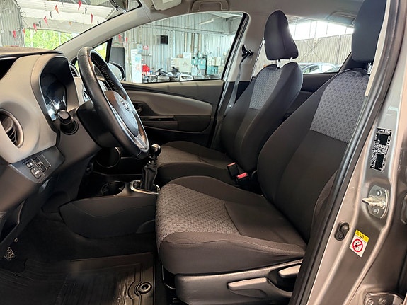 Toyota Yaris 11 of 17
