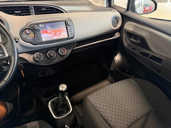 Toyota Yaris 8 of 17